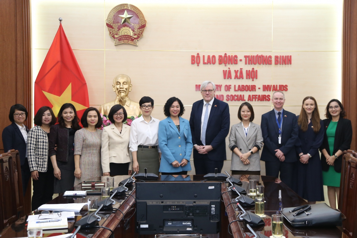Visit by UK Envoy boosts collaboration on tackling illegal migration and human trafficking